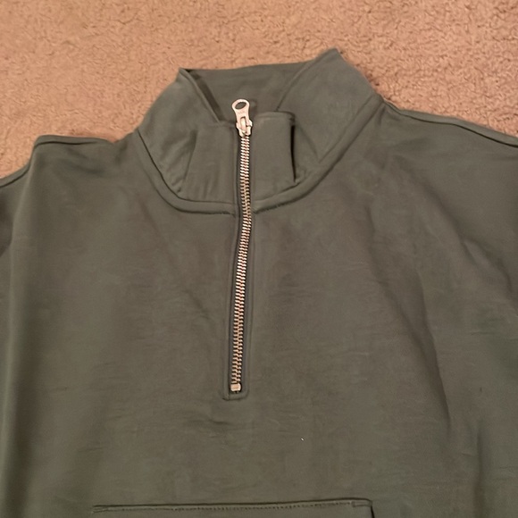 NWT Levi’s cropped quarter zip pullover - Picture 3 of 6